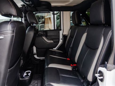 Used 2018 Jeep Wrangler Unlimited Sport S AWD/4WD image 39