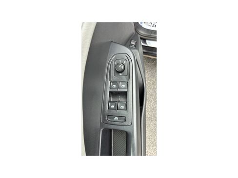 Used 2024 Volkswagen Taos SE FWD image 12