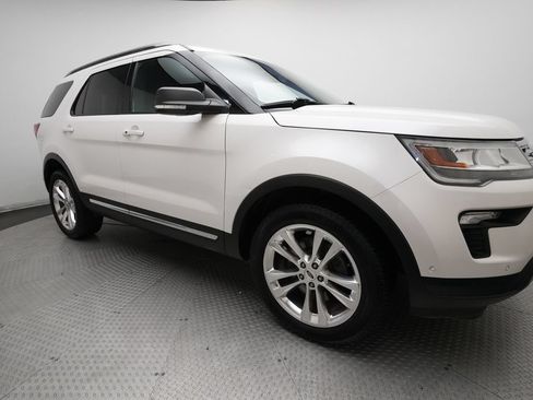 Used 2019 Ford Explorer XLT w/ Equipment Group 202A AWD/4WD image 39