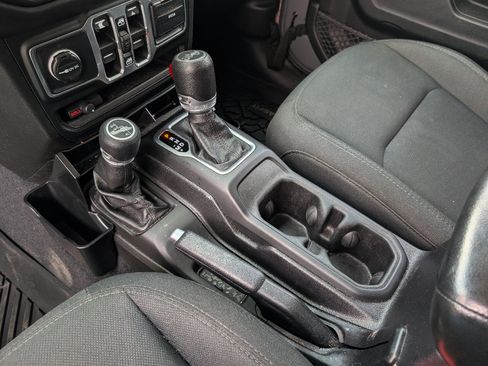 Used 2018 Jeep Wrangler Unlimited Sport S AWD/4WD image 25