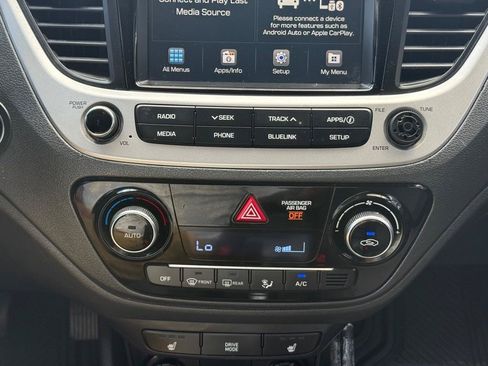 Used 2021 Hyundai Accent Limited FWD image 20