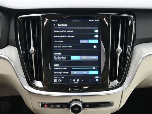 Used 2025 Volvo S60 B5 Plus image 17