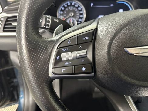 Used 2023 Genesis G70 2.0T image 15