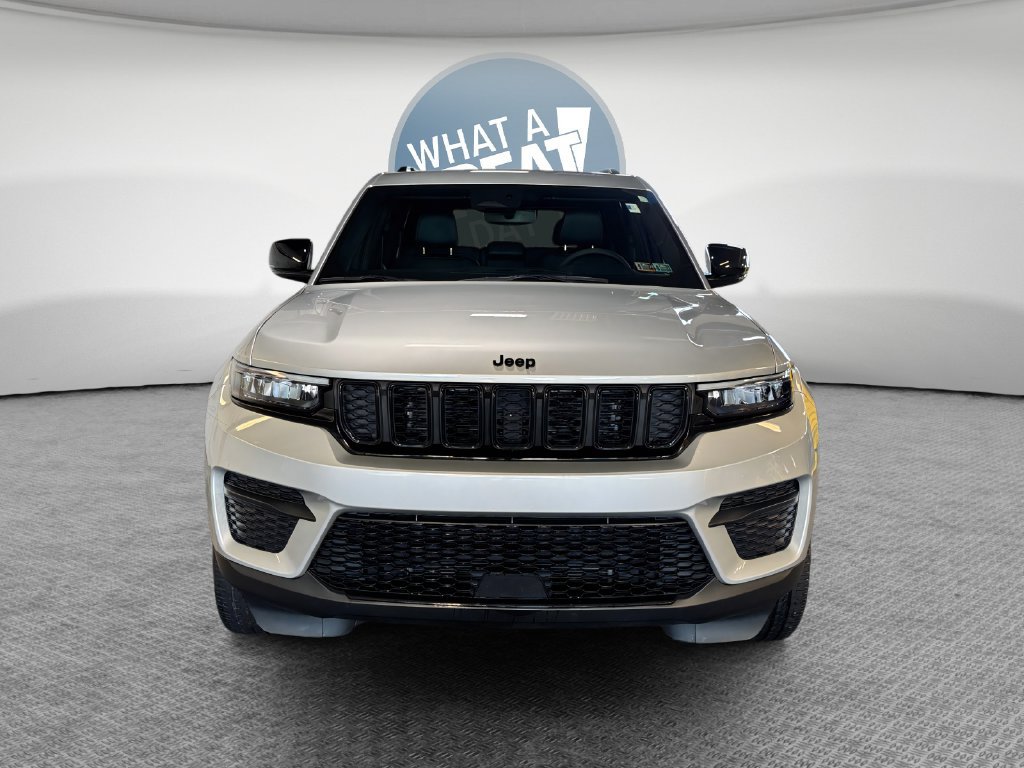 Used 2024 Jeep Grand Cherokee Altitude AWD/4WD image 9