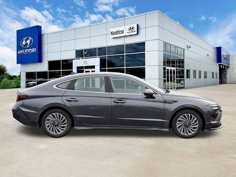 Certified 2025 Hyundai Sonata Limited FWD image 4