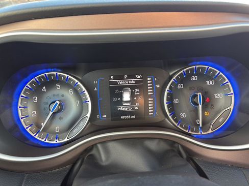 Used 2023 Chrysler Voyager LX image 23