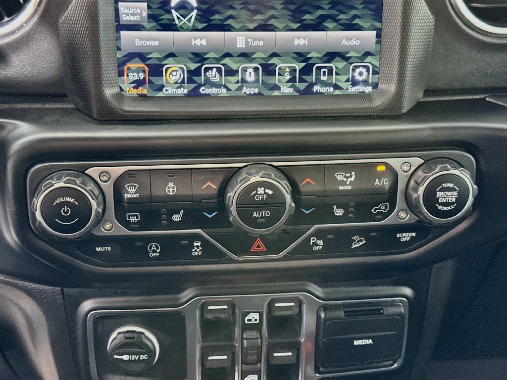 Used 2020 Jeep Wrangler Unlimited Sahara AWD/4WD image 16
