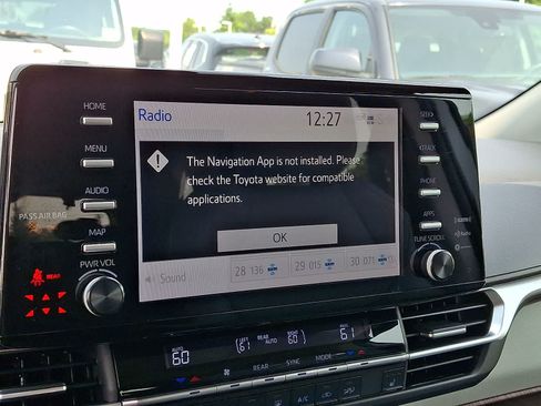 Certified 2021 Toyota Sienna XLE FWD image 21