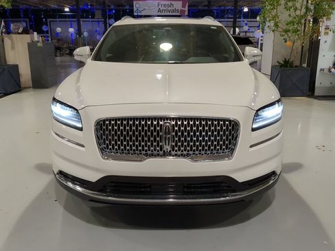 Used 2023 Lincoln Nautilus Reserve AWD/4WD image 3