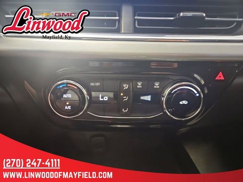 Used 2025 Chevrolet Trax LT FWD image 19