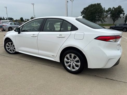 Used 2024 Toyota Corolla LE AWD/4WD image 4