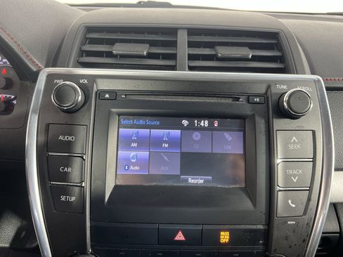 Used 2016 Toyota Camry SE FWD image 28
