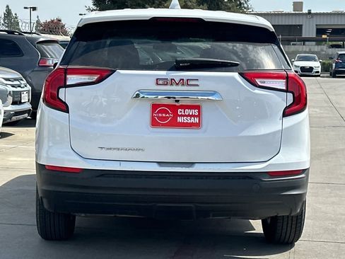 Used 2024 GMC Terrain SLE FWD image 8