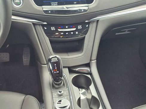 New 2026 Cadillac XT5 Luxury image 18