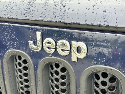 Used 2013 Jeep Wrangler Unlimited Sahara w/ Max Tow Pkg AWD/4WD image 11