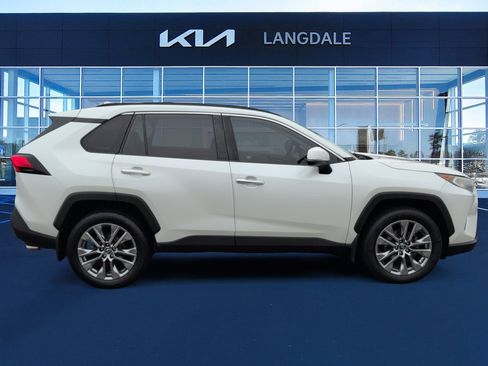 Used 2019 Toyota RAV4 Limited image 3