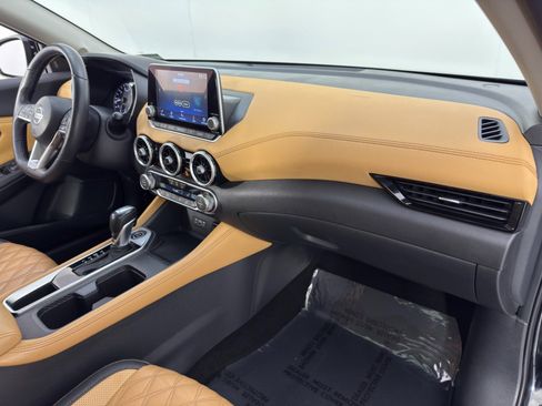 Used 2022 Nissan Sentra SV w/ SV Premium Package image 14