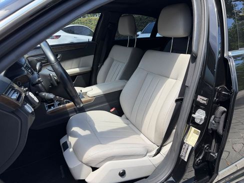 Used 2010 Mercedes-Benz E 550 Sedan image 26