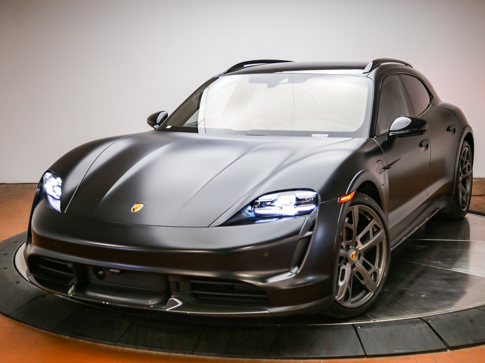 Certified 2024 Porsche Taycan Turbo S AWD/4WD image 1