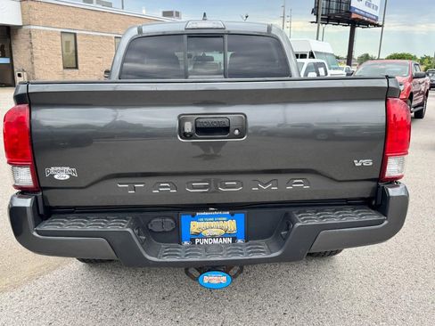 Used 2016 Toyota Tacoma TRD Sport w/ Towing Package AWD/4WD image 4