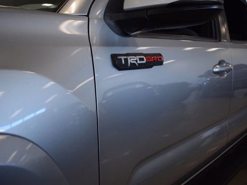 Used 2017 Toyota Tacoma TRD Off-Road image 7