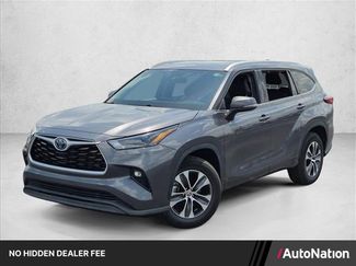 Used 2022 Toyota Highlander XLE FWD video 1