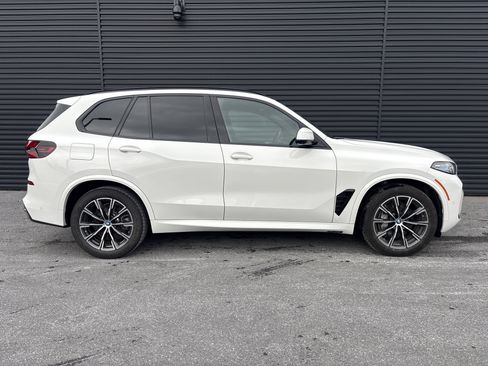 Used 2025 BMW X5 xDrive50e w/ M Sport Package image 6