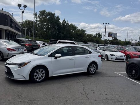 Used 2021 Toyota Corolla LE FWD image 1