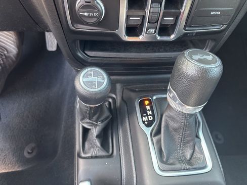 Used 2023 Jeep Wrangler Unlimited w/ Sun & Screen Package AWD/4WD image 13