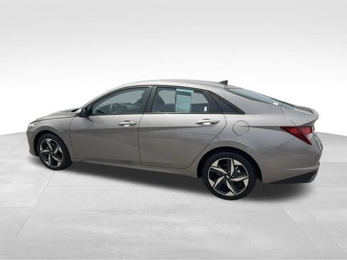 Certified 2023 Hyundai Elantra SEL w/ Convenience Package FWD image 6