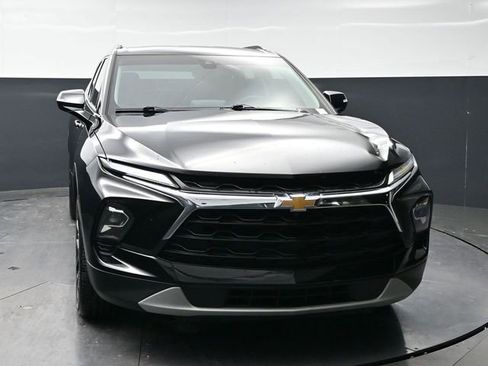 Used 2023 Chevrolet Blazer LT w/ Sound & Technology Package FWD image 2