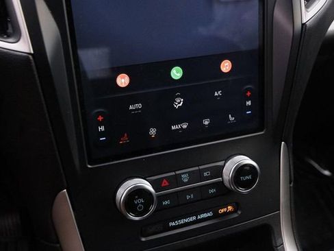 Certified 2024 Ford Edge SEL image 17