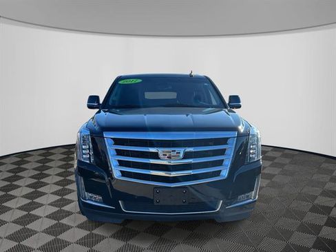 Used 2017 Cadillac Escalade ESV Luxury image 2