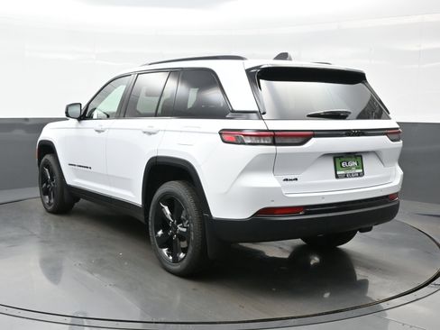 New 2025 Jeep Grand Cherokee Altitude image 4