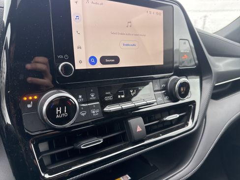 Used 2023 Toyota Highlander XSE image 24