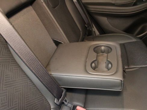 Used 2023 Buick Encore GX Essence image 12