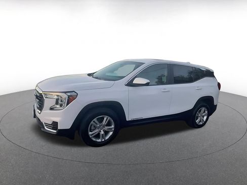 Used 2024 GMC Terrain SLE image 8