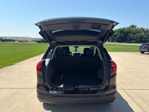 Used 2023 GMC Terrain SLE w/ Driver Convenience Package FWD image 16