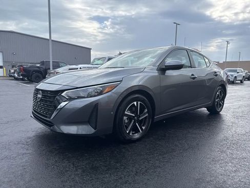 Used 2025 Nissan Sentra SV image 3