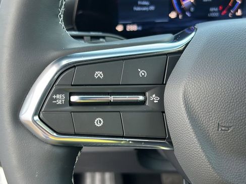 Certified 2025 Chevrolet Traverse LT w/ Driver Confidence Package image 23