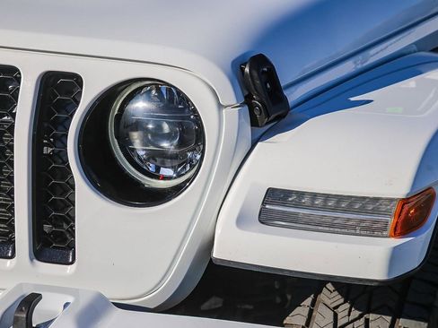 Used 2023 Jeep Gladiator Overland image 5