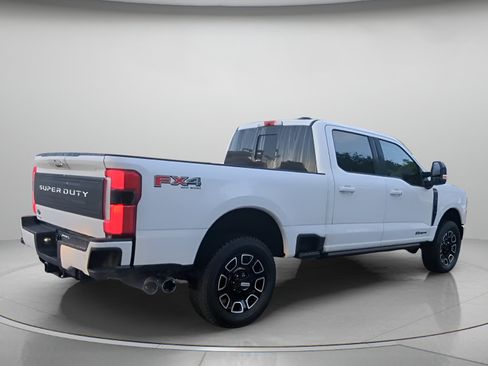 Certified 2025 Ford F250 Platinum w/ FX4 Off-Road Package AWD/4WD image 28