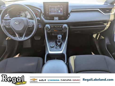 Used 2022 Toyota RAV4 SE image 10