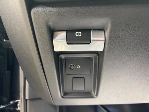 Used 2023 Land Rover Defender 110 V8 image 22