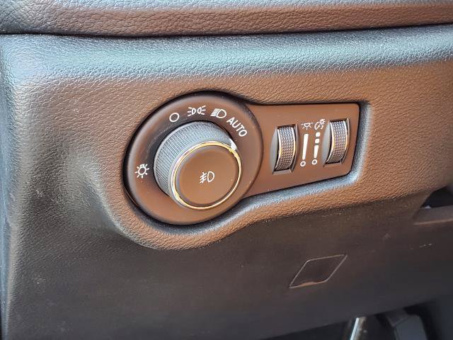 Certified 2025 Chrysler Pacifica Pinnacle FWD image 9