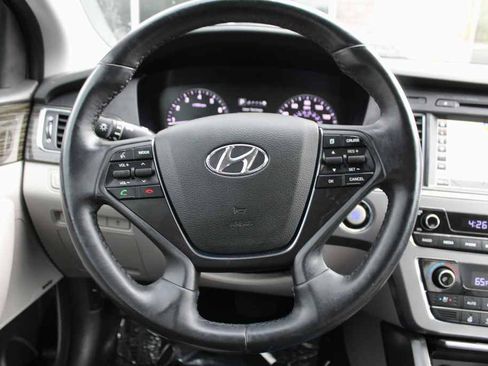 Used 2016 Hyundai Sonata Limited w/ Option Group 04 FWD image 17