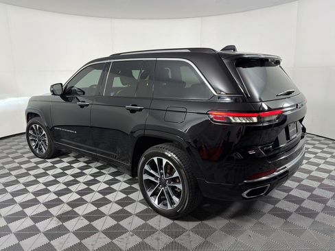 Used 2022 Jeep Grand Cherokee Overland w/ Luxury Tech Group IV AWD/4WD image 3