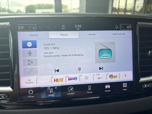 Used 2025 Chrysler Pacifica Select FWD image 12