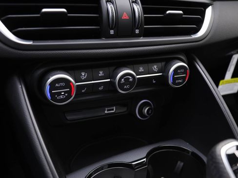 New 2025 Alfa Romeo Giulia AWD w/ Driving Assist Package image 9