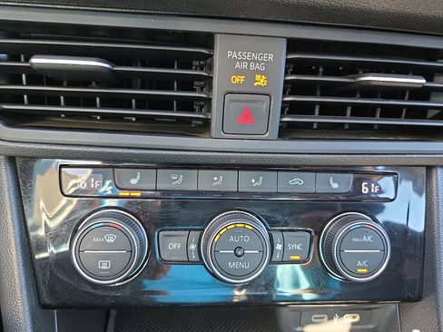 Used 2024 Volkswagen Jetta SE image 14